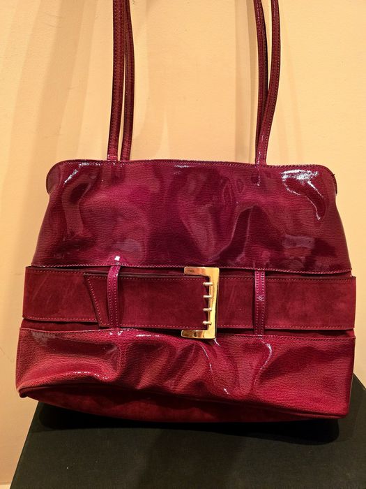 Geanta roșie lucioasa