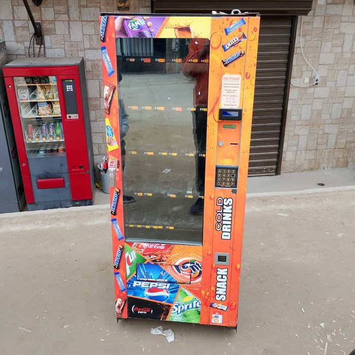 Вендинг машина цяла за части