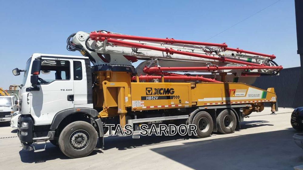 Автобетононасоса XCMG HB52V, Шасси SITRAK помпа 52 метр