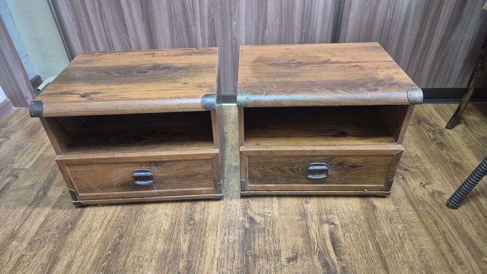 Тумбочки прикроватные продам