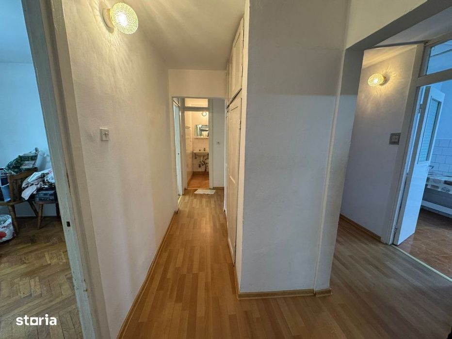 Apartament 4 camere ,decomandat– Micro 16, Bd. Muncii etaj 3/4