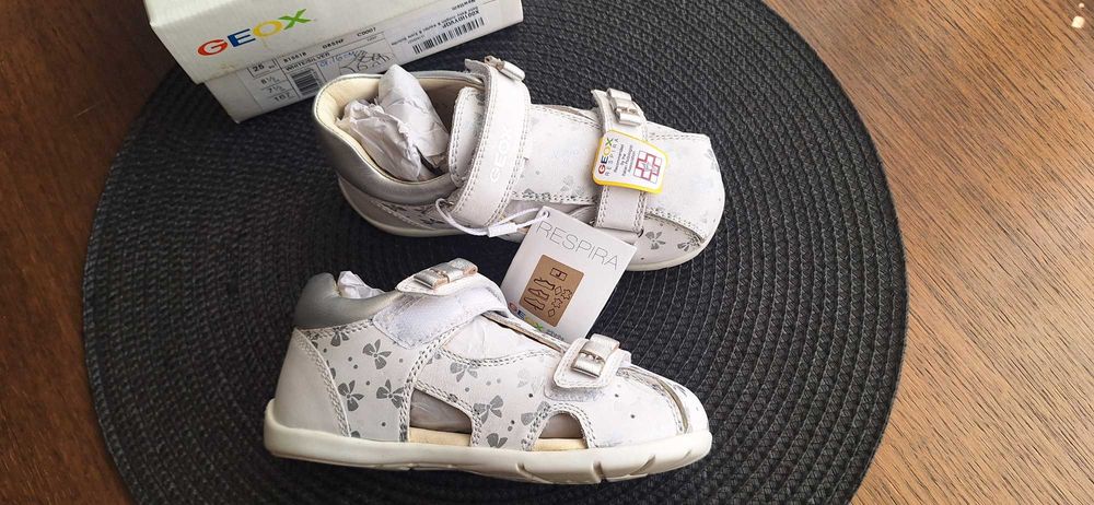 Сандали - чисто нови - Biomecanics и Geox, н. 25