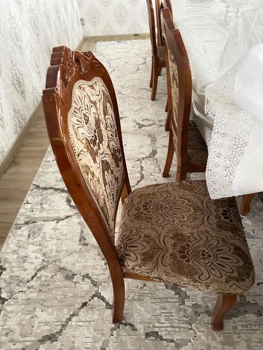 Стол для гостиной