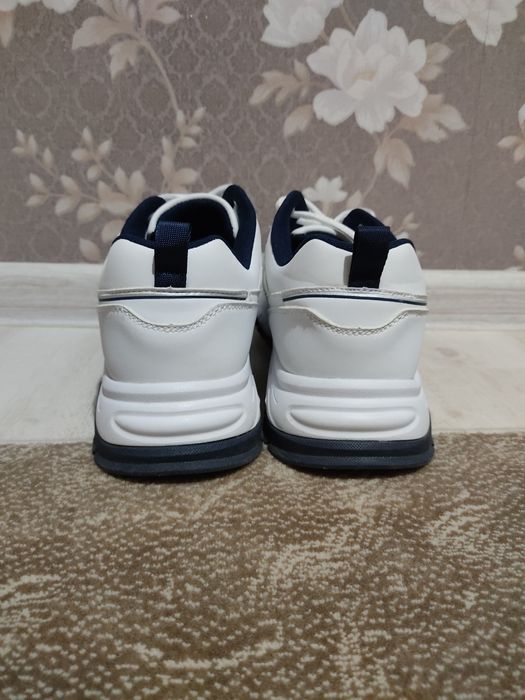 кроссовки белые мужские