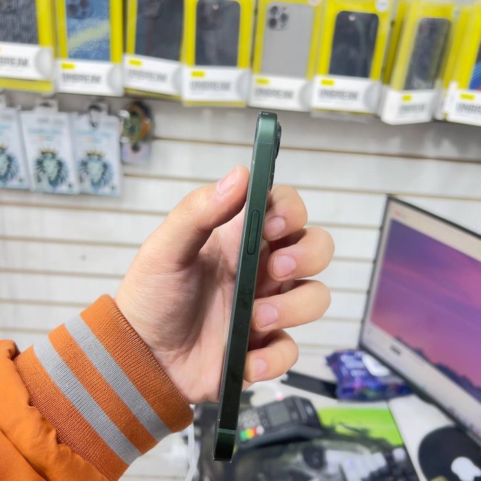 Iphone 13 green