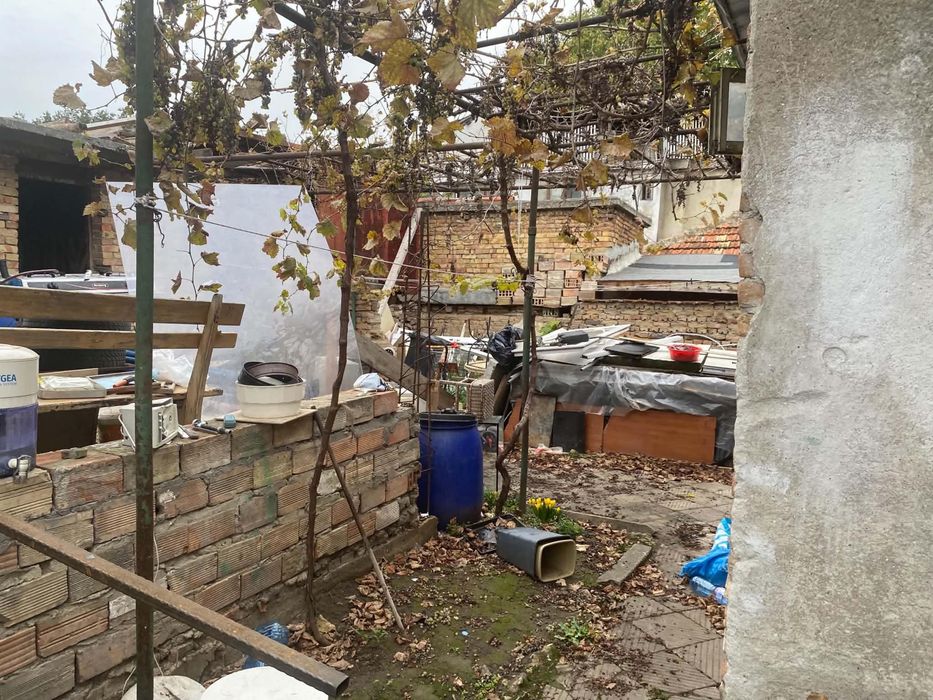 Къща с двор в гр. Варна– под Мол Варна