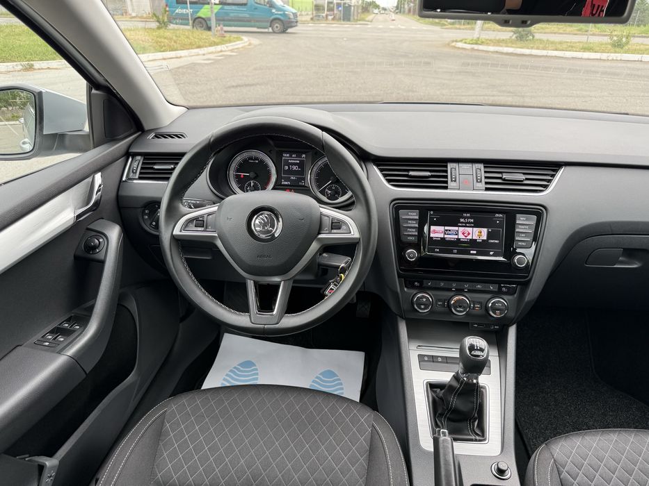 Skoda Octavia 3 Edition , fabr 2015 , 1.6 tdi Euro 6 ,Incalzire in scaune , Carte Service , Navi Touch , Volan Edition !!