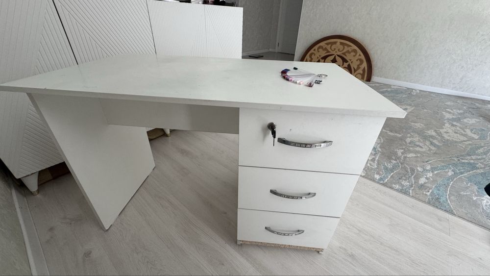 Стол для маникюра писменный стол