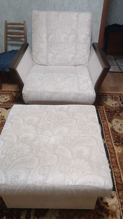 Продам кресло и пуфик