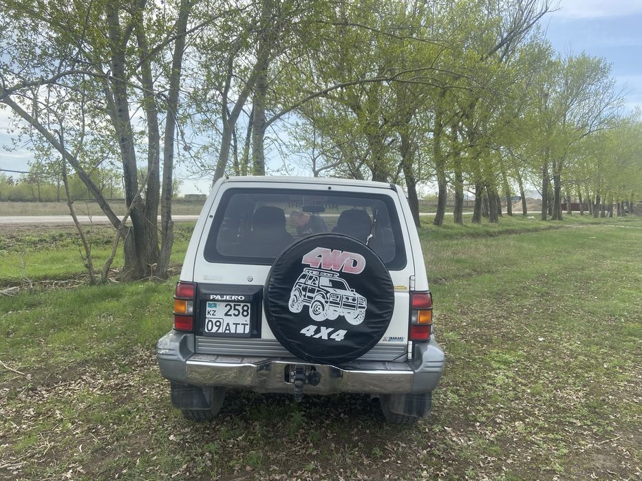 Продаю мицубиси паджеро