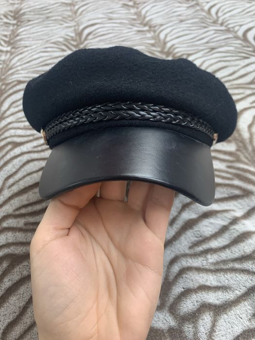 ръкавици и шапка