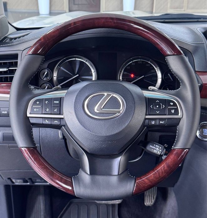 Bugun sotuvimizda Lexus LX 570