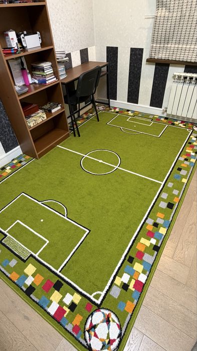 Продаю ковёр виде футбольного поля