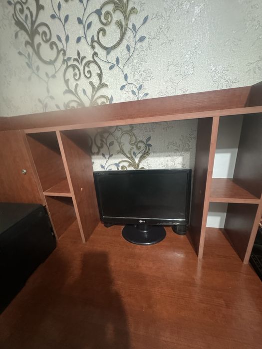 Комьпютерний стол.