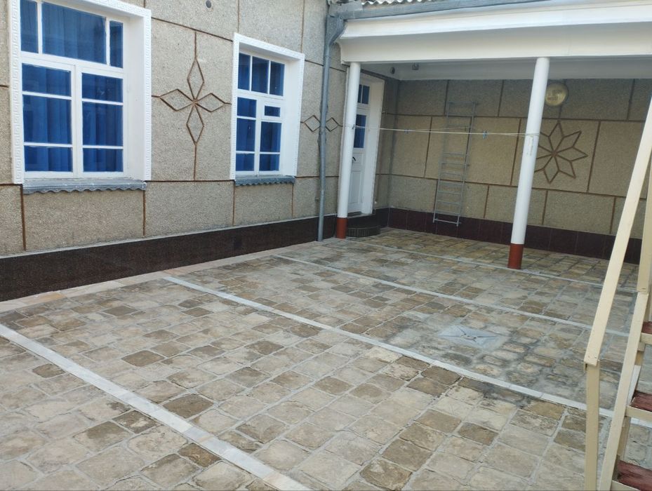 Ховли сотилади (Эски шахарда)