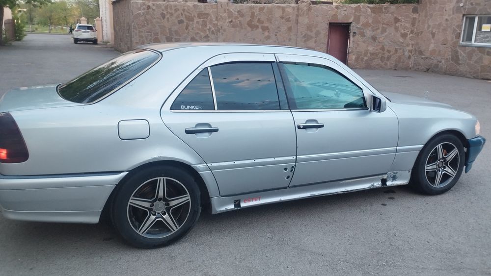 Продам Мерседес с-202