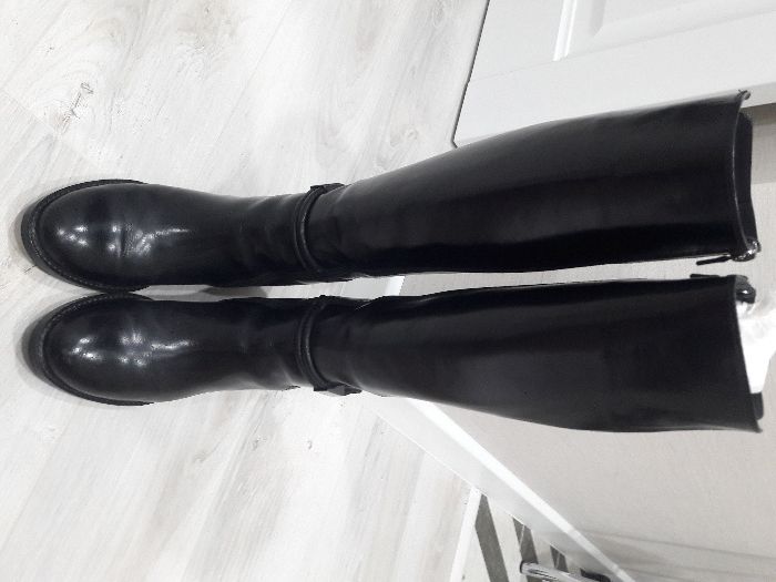 Продам женские кожаные сапоги