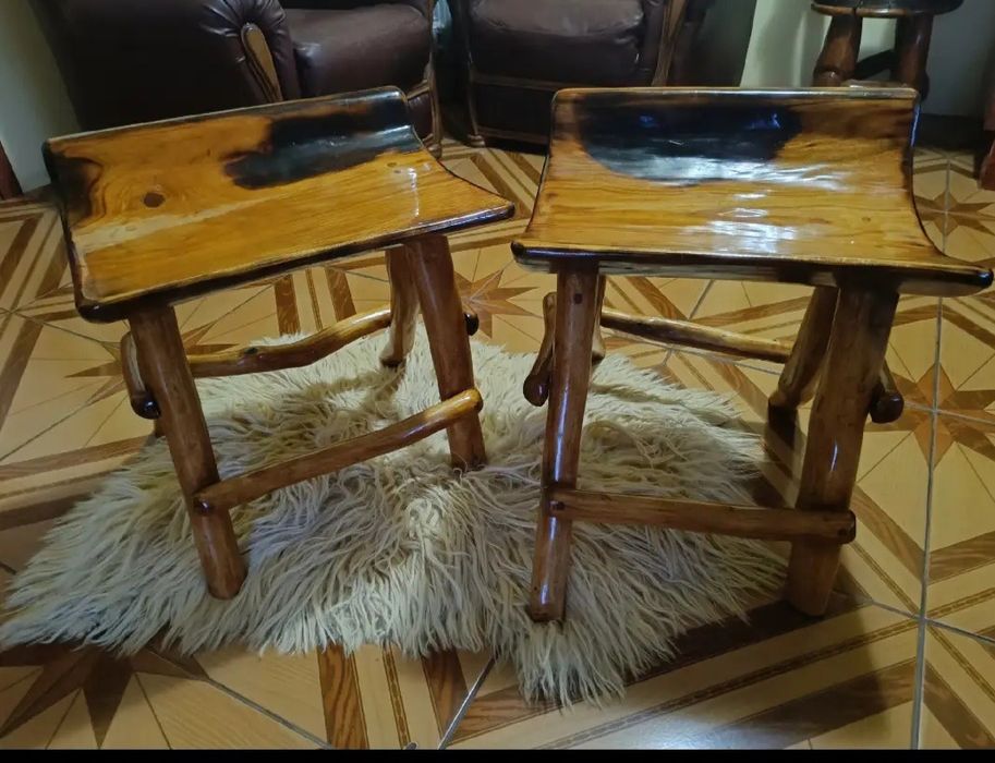 De vânzare scaune sculptate