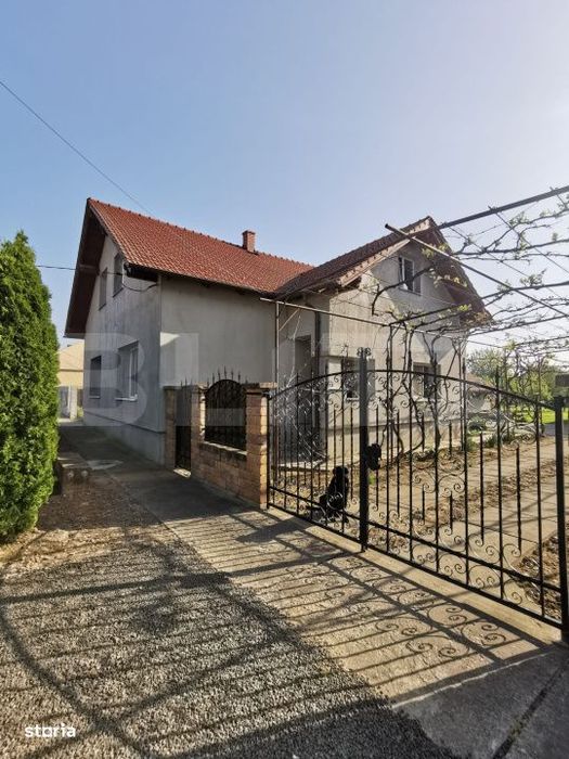 Casa cu 5 camere, suprafata utila 208 mp, loc. Halmeu