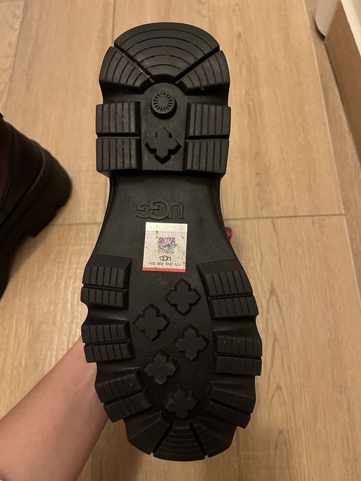 Cizme UGG - noi cu eticheta