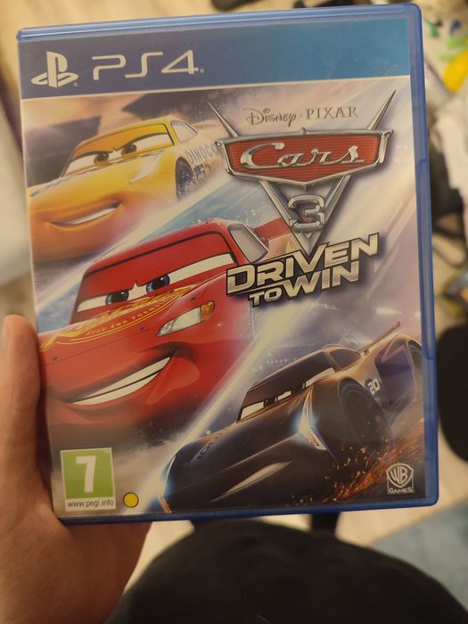 Vând joc PS4 Cars:driven to  win din anul 2017