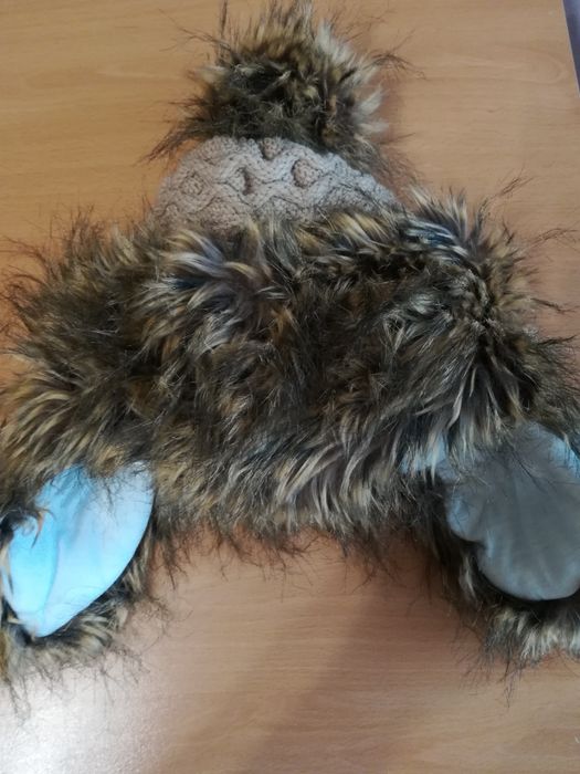 Дамска зимна шапка