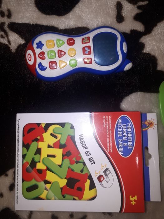 развивающие игрушки (муз часики и телефон)