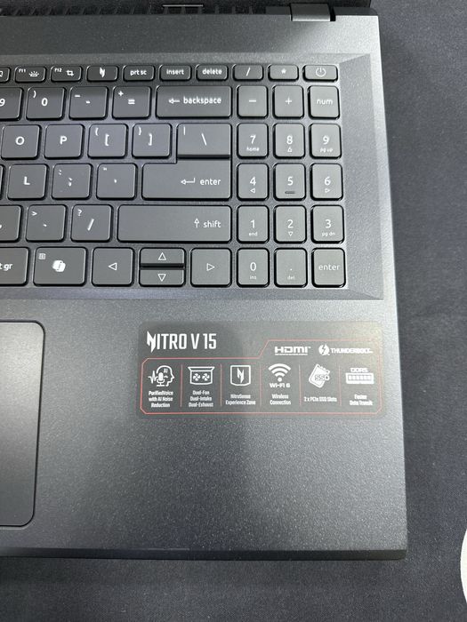 Acer nitro v15 (ANV15-52-58P7)