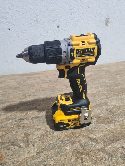 Filetanta cu percutie DeWalt DCD805