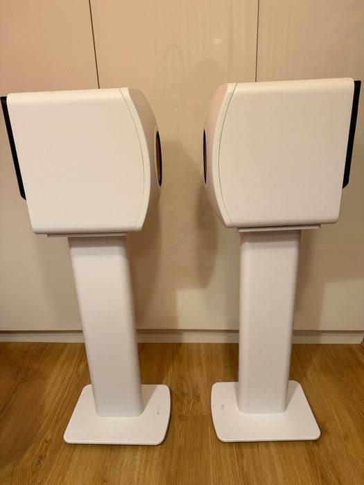 KEF LS50 Wireless II + KEF S2 Floor Stand white
