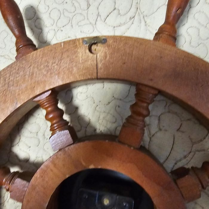 Timona din lemn masiv cu ceas Brom