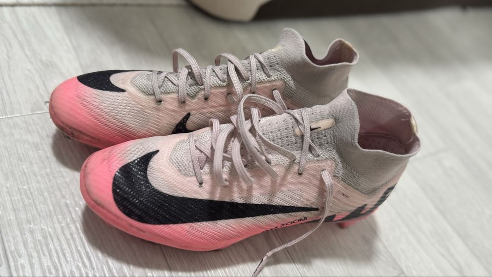 Фтбольшые бутсы