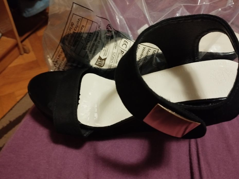 Vând balerini  39 și sandale