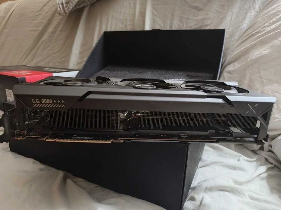AMD Radeon Asus TUF RX 7900 XTX