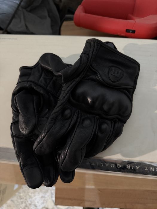Кожен мото екип Alpinestars.