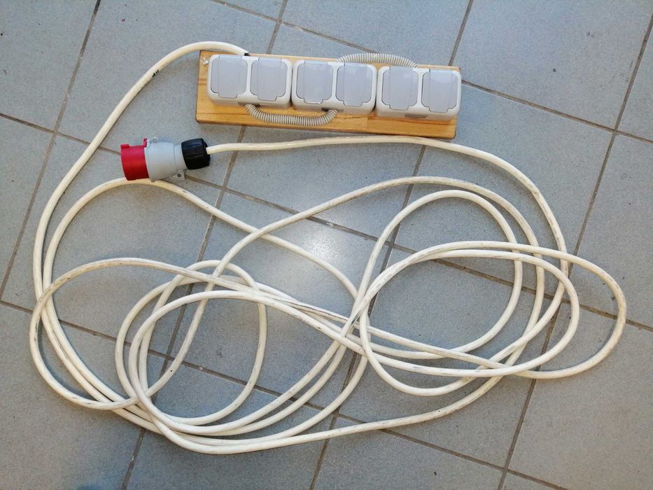 Prelungitor 380 V la 220 V cu 6 prize , 12 metri , NOU