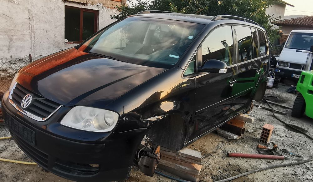 VW TUARAN 1.9  дизел 105 коня  запазена само на части