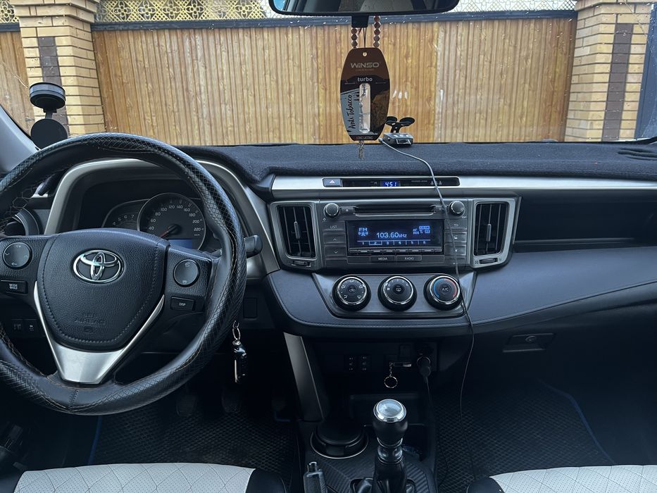 Продается тойота РАВ-4. 2013г.в.