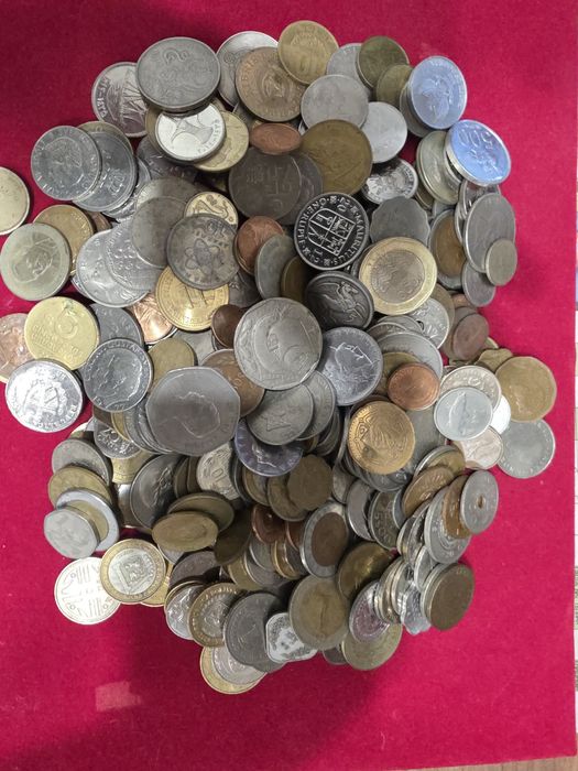 Монеты разных стран.