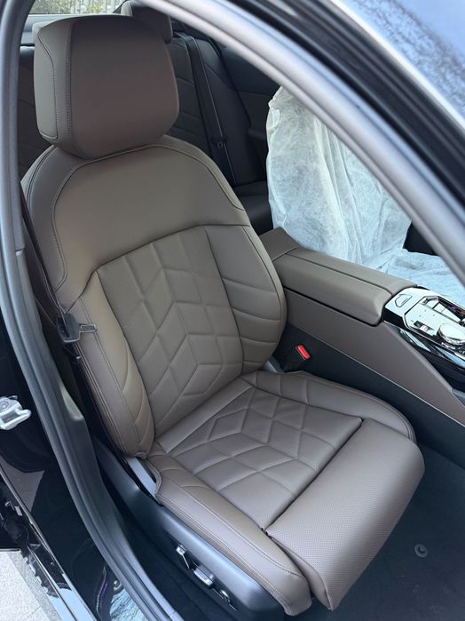 Продам новый BMW i5 xDrive 40 с гаранитией 8 лет + подарок