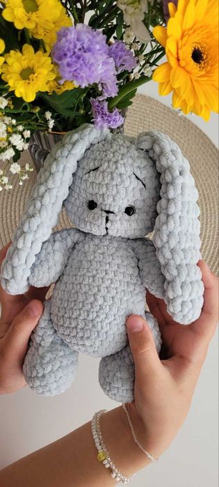 Ръчно изработени плюшени зайчета.