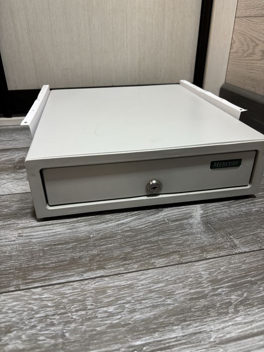 Продам кассовый ящик для денег