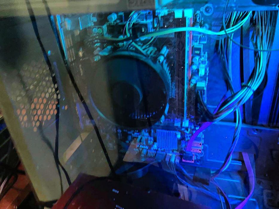 Srochna kampyuter sotiladi