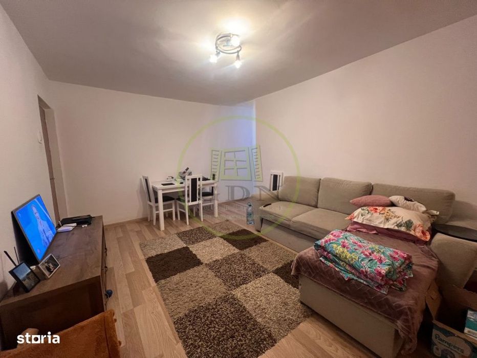 Apartament 3 camere, semidecomandat, cartier Craiovita Noua, zona Oriz