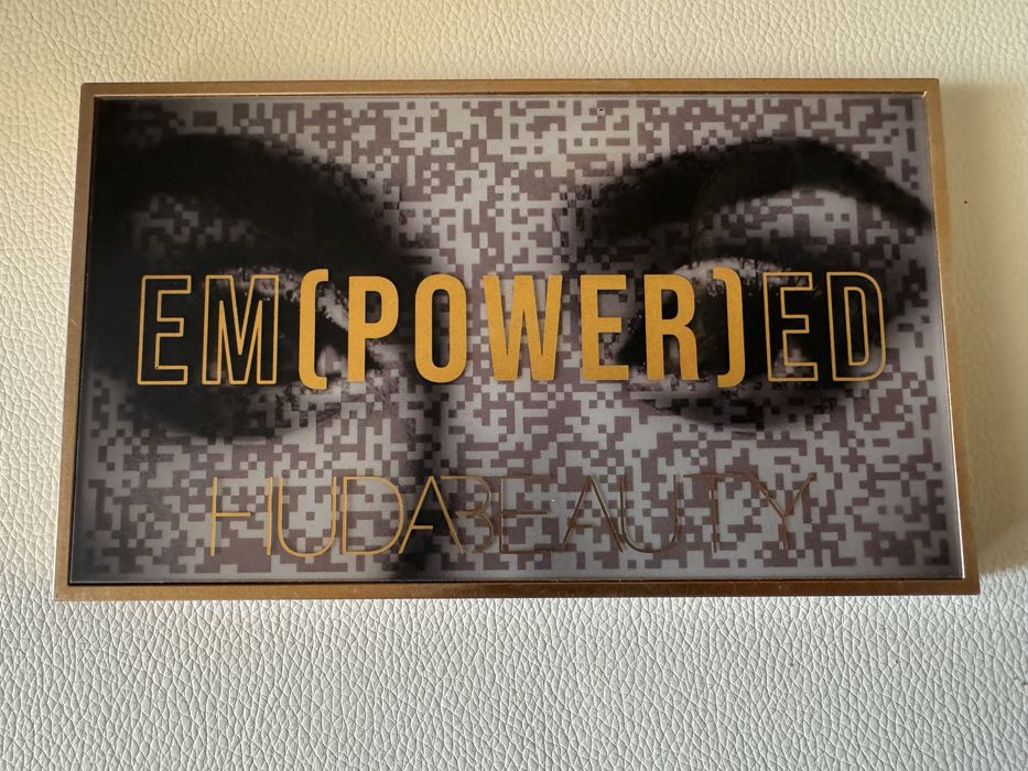 Paleta farduri Huda Beauty-Empowered