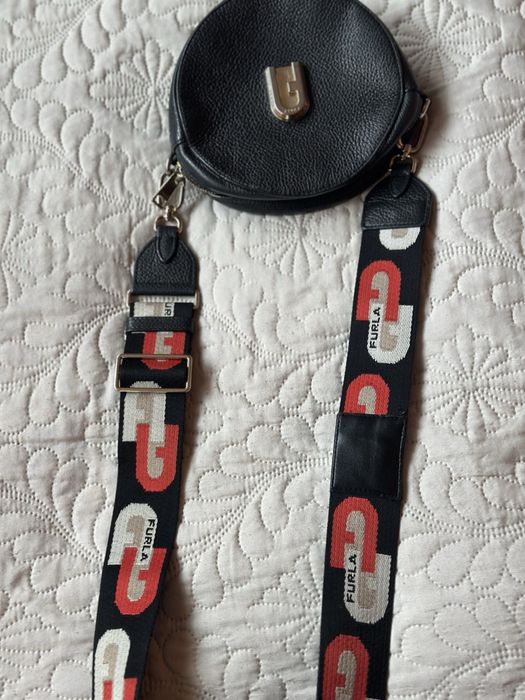 Дамска черна чанта Furla