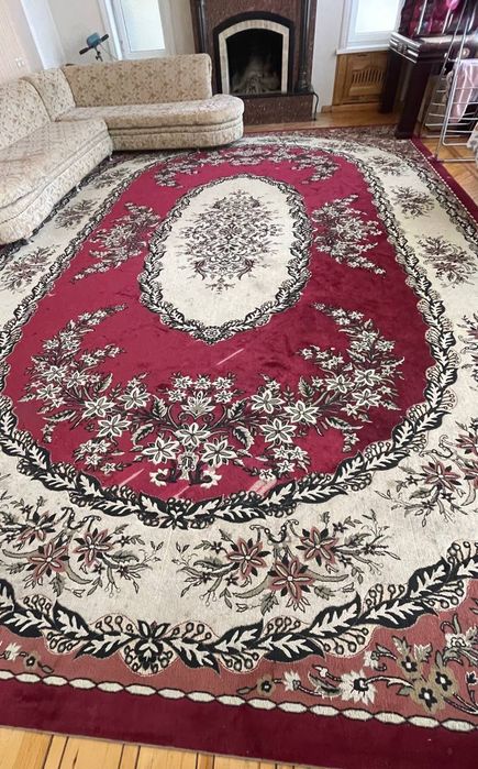 Eron gilam 6*4 eskiroq to'kilgan joylari kop