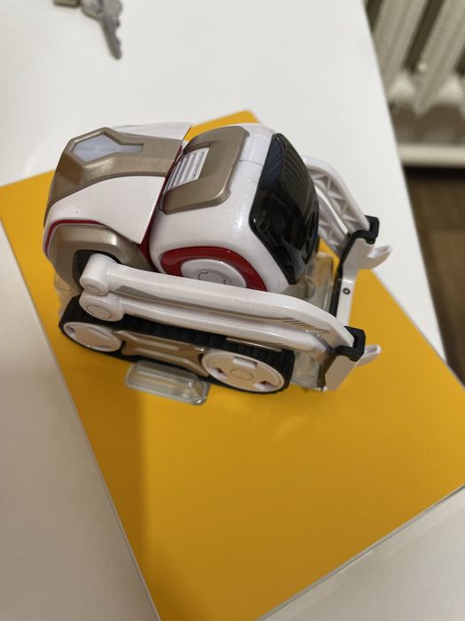 Робот Anki Cozmo в хорошем состоянии