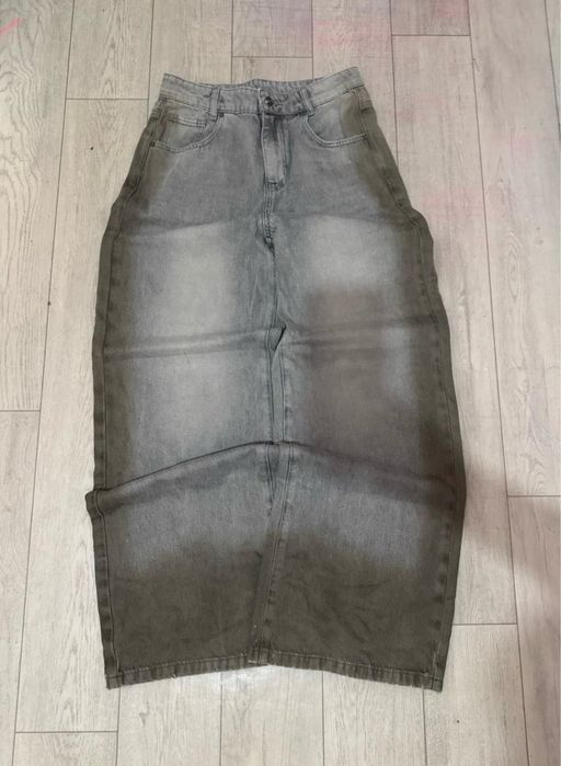 baggy jeans.