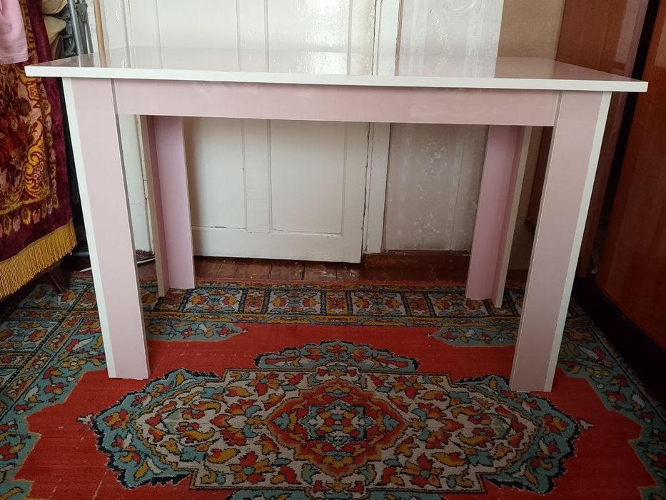 Продаётся кухонны стол